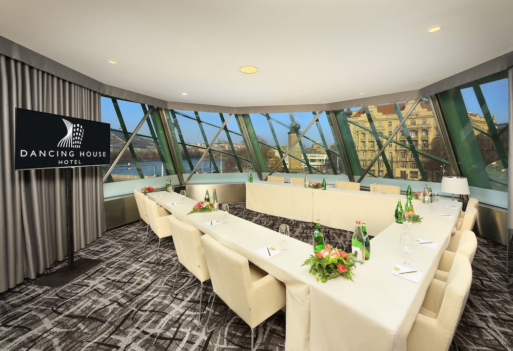Dancing House - Tančící dům hotel by null