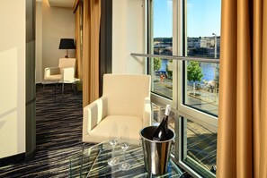 المنشأة من الداخل