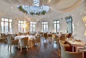 Dining - Dancing House Hotel (Prague)