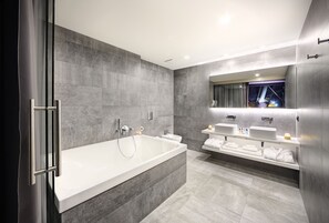 Bathroom - Dancing House Hotel (Prague)
