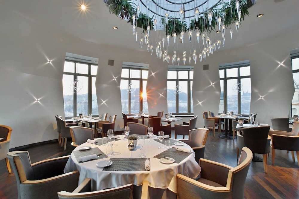 Dancing House - Tančící dům hotel by null