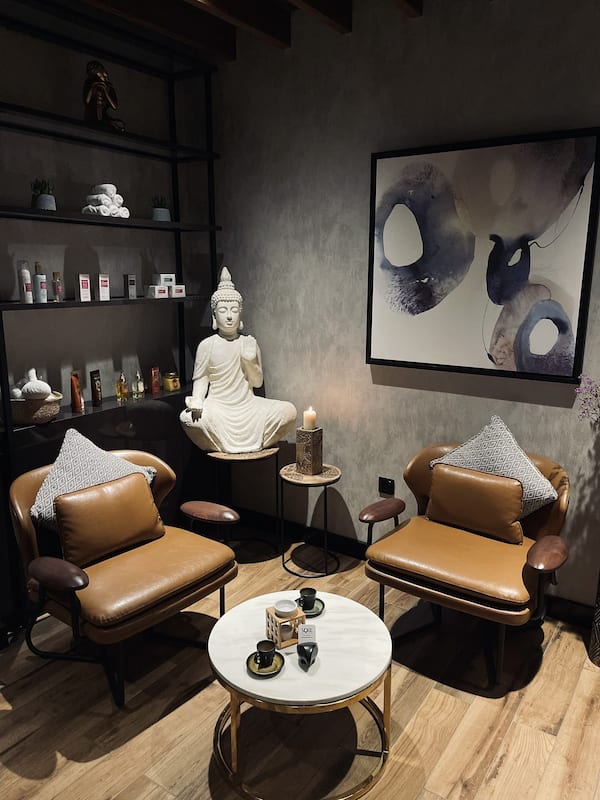 Masajes de tejido profundo, masajes suecos y manicures y pedicures