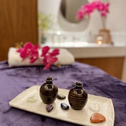 Masajes de tejido profundo, masajes suecos y manicures y pedicures