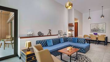 Appartement, 4 slaapkamers | Woonruimte | Een ledtelevisie