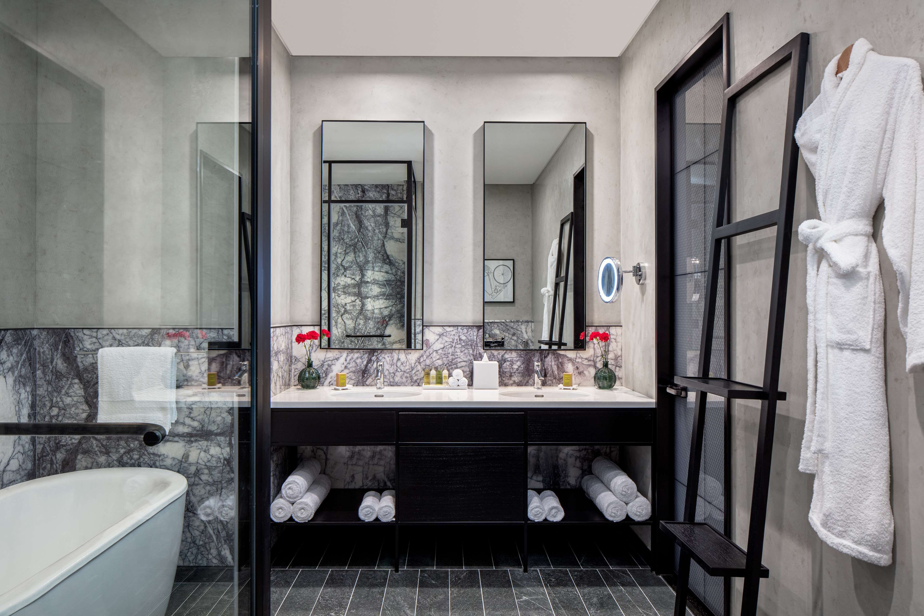 executive suite, 1 bedroom, bay view | bathroom | hydromassage showerhead, free toiletries, hair dryer, slippers