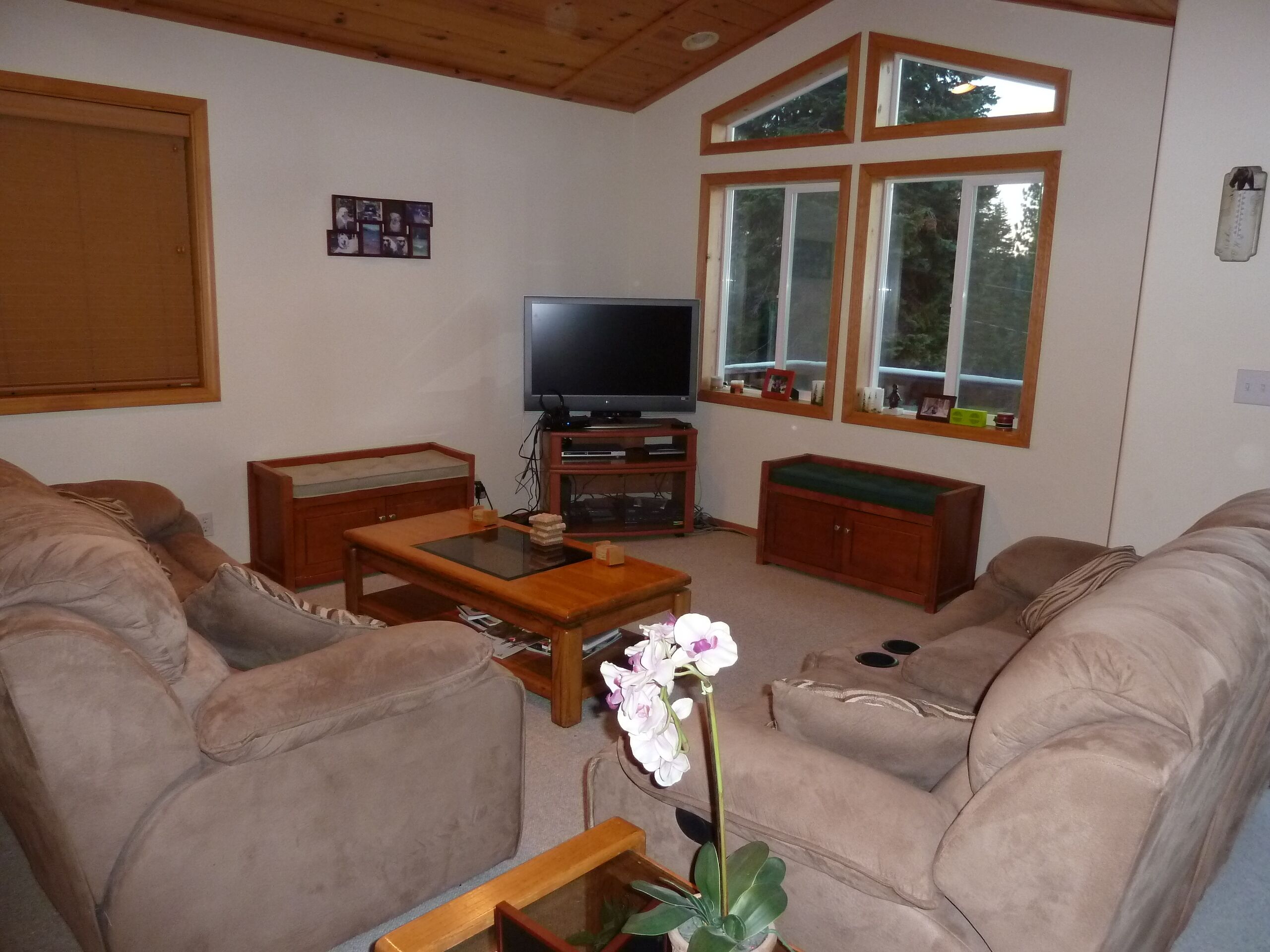 Warm & Inviting Truckee Donner Mountain Retreat