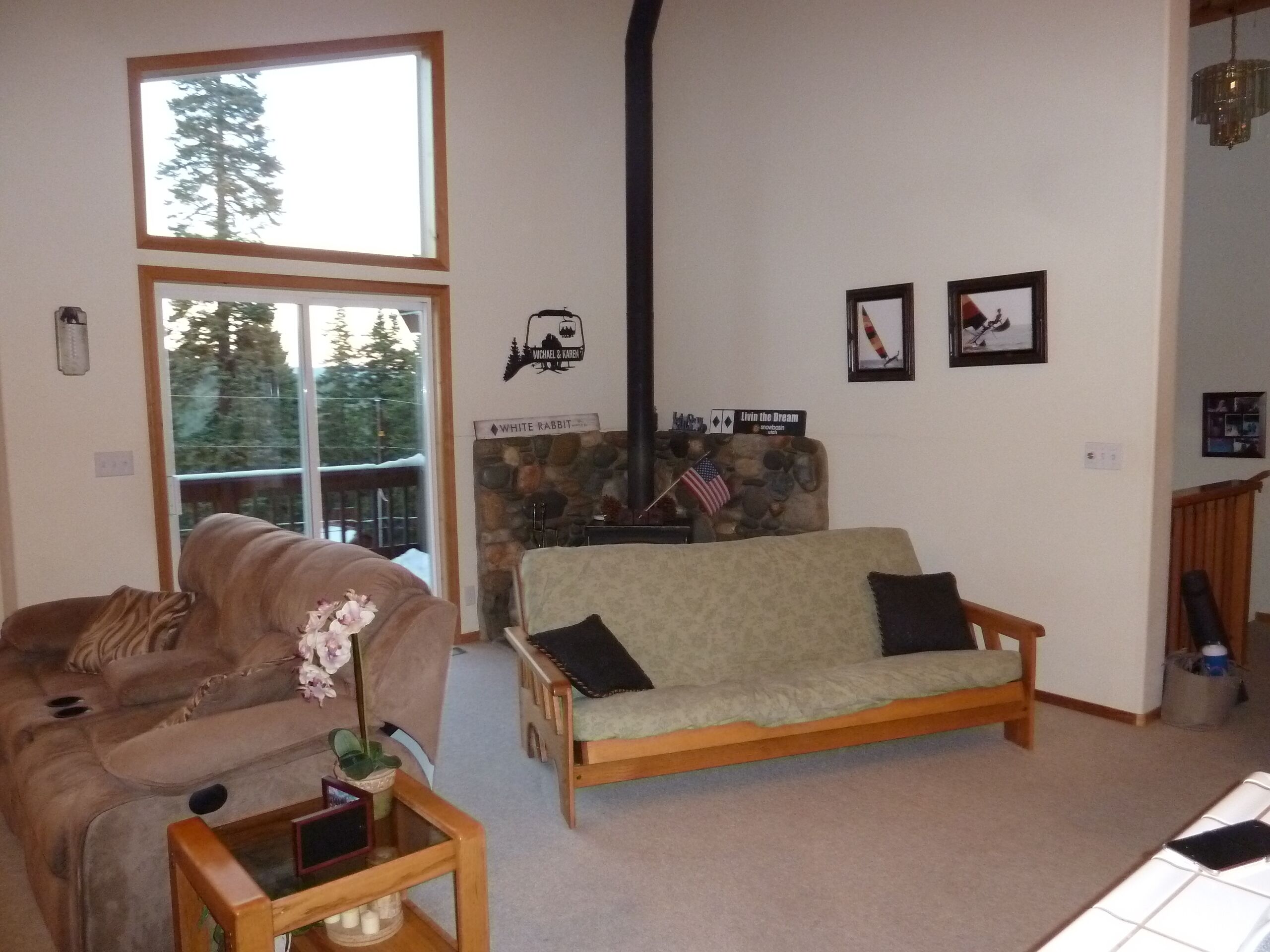 Warm & Inviting Truckee Donner Mountain Retreat