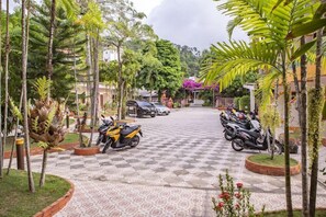 Property grounds - The Coconut Nanai Resort (Patong)