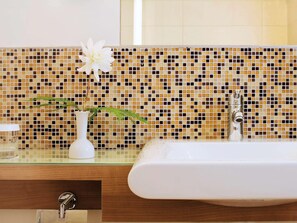 Bathroom - Movenpick Zurich Regensdorf (Regensdorf)