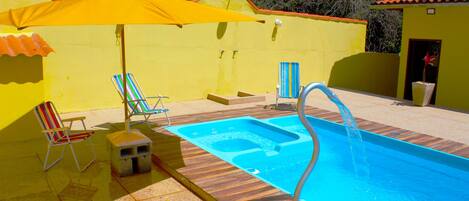 من حمّامات السباحة المغطاة