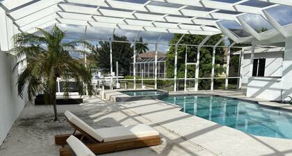 Waterfront home (across from Mackle Park)