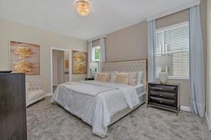 9 habitaciones, tabla de planchar con plancha, internet y ropa de cama