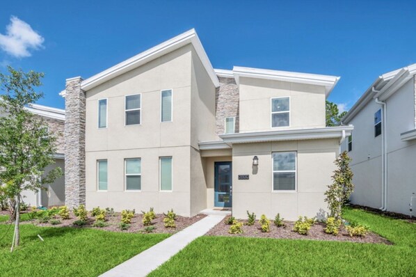 Exterior - At Last You can Rent the Perfect Luxury Mansion on Storey Lake Resort, Orlando Mansion 3659 (Orlando)