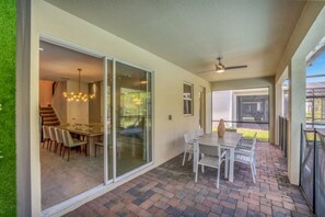 Outdoor dining - At Last You can Rent the Perfect Luxury Mansion on Storey Lake Resort, Orlando Mansion 3659 (Orlando)