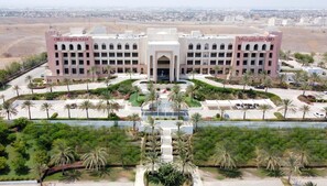 المنشأة من الخارج
