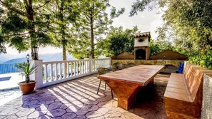 Outdoor dining - Las Olivas Sayalonga by Ruralidays (Málaga)