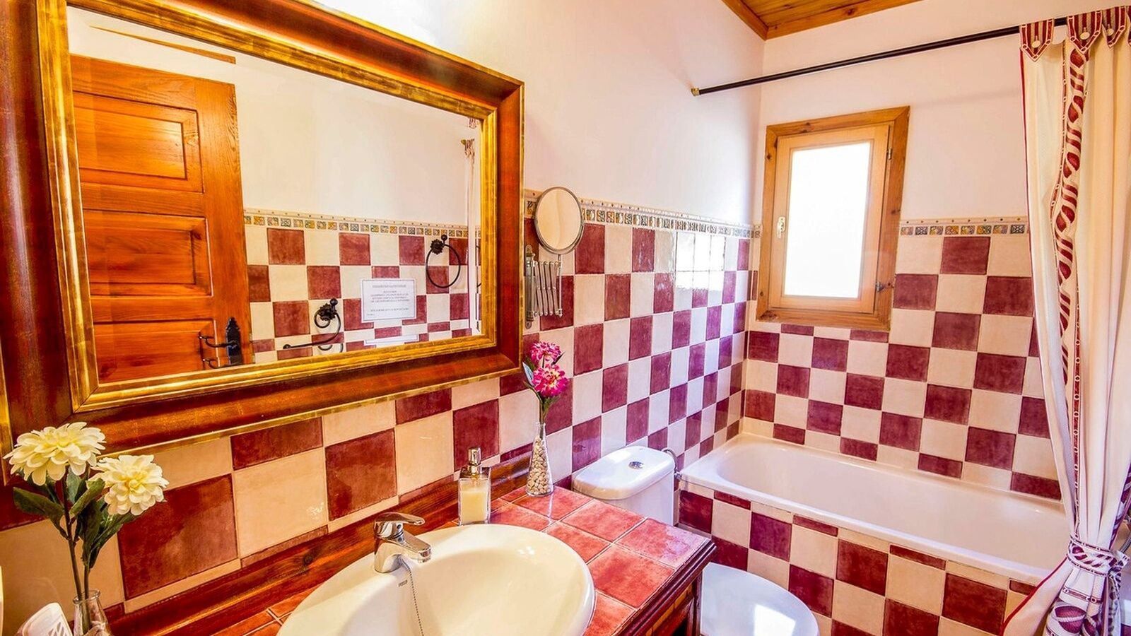 Las Olivas Sayalonga by Ruralidays