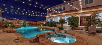 777Rentals - 10BR/7BA - West Strip Paradise - Stay where TUF 33 and TUF 34 were filmed!