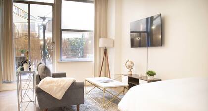Amenity Galore Trendy Loft In the Center of DTLA
