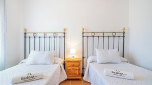 3 bedrooms, iron/ironing board, travel cot, WiFi - Casa Rural Cayara Villanueva de la Concepción by Ruralidays (Málaga)