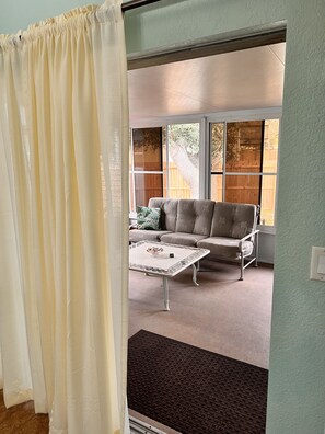 Smart TV, DVD player, books