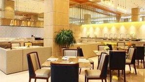 A modern hotel lobby with a central seating area, a reception desk, and a bar. - Guihe Siji Hotel Weihai (Weihai)