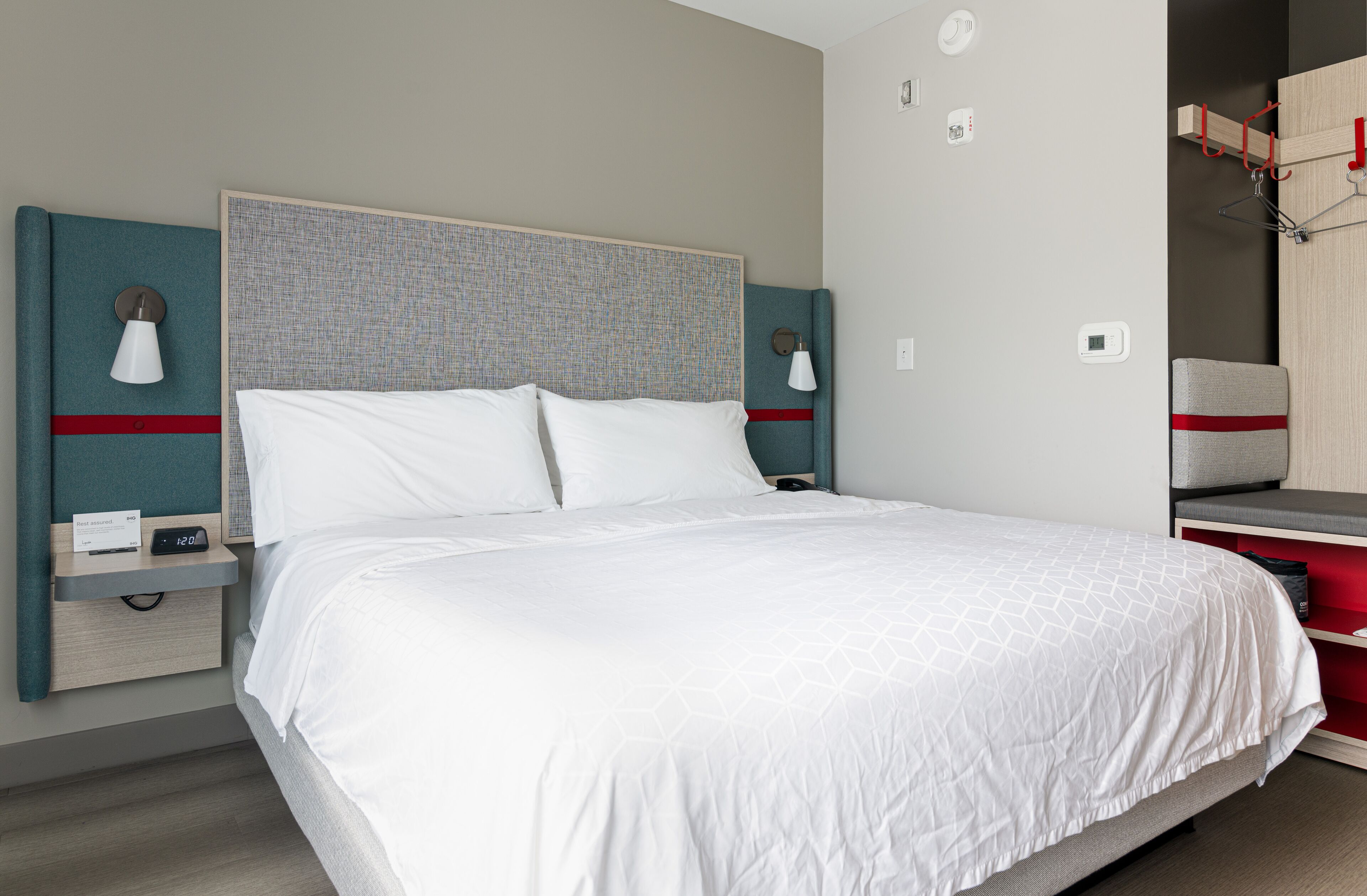 standard room, 1 king bed, accessible (communications) | 1 bedroom, premium bedding, tempur-pedic beds, desk