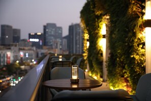 Bar (on property) - EVEN Hotel Shenzhen Nanshan by IHG (Shenzhen)