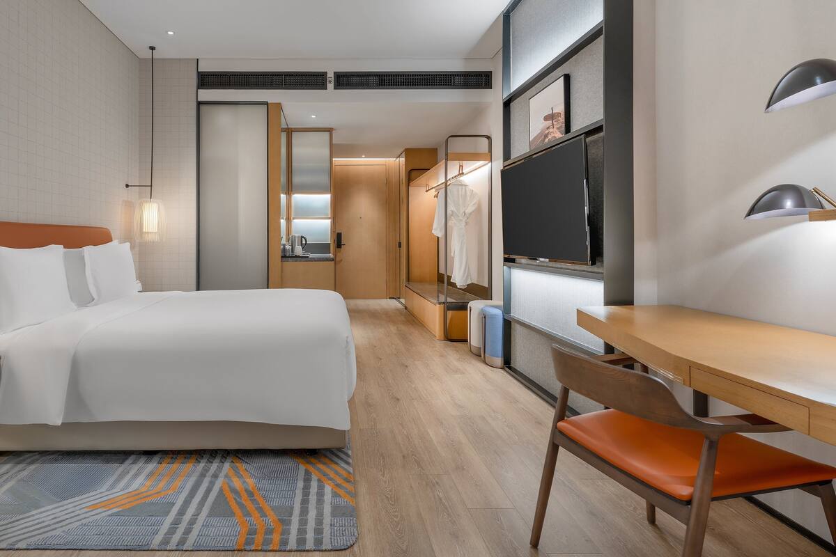 Camera Premium, 1 letto king | Biancheria da letto di alta qualità, copriletto in piuma, minibar