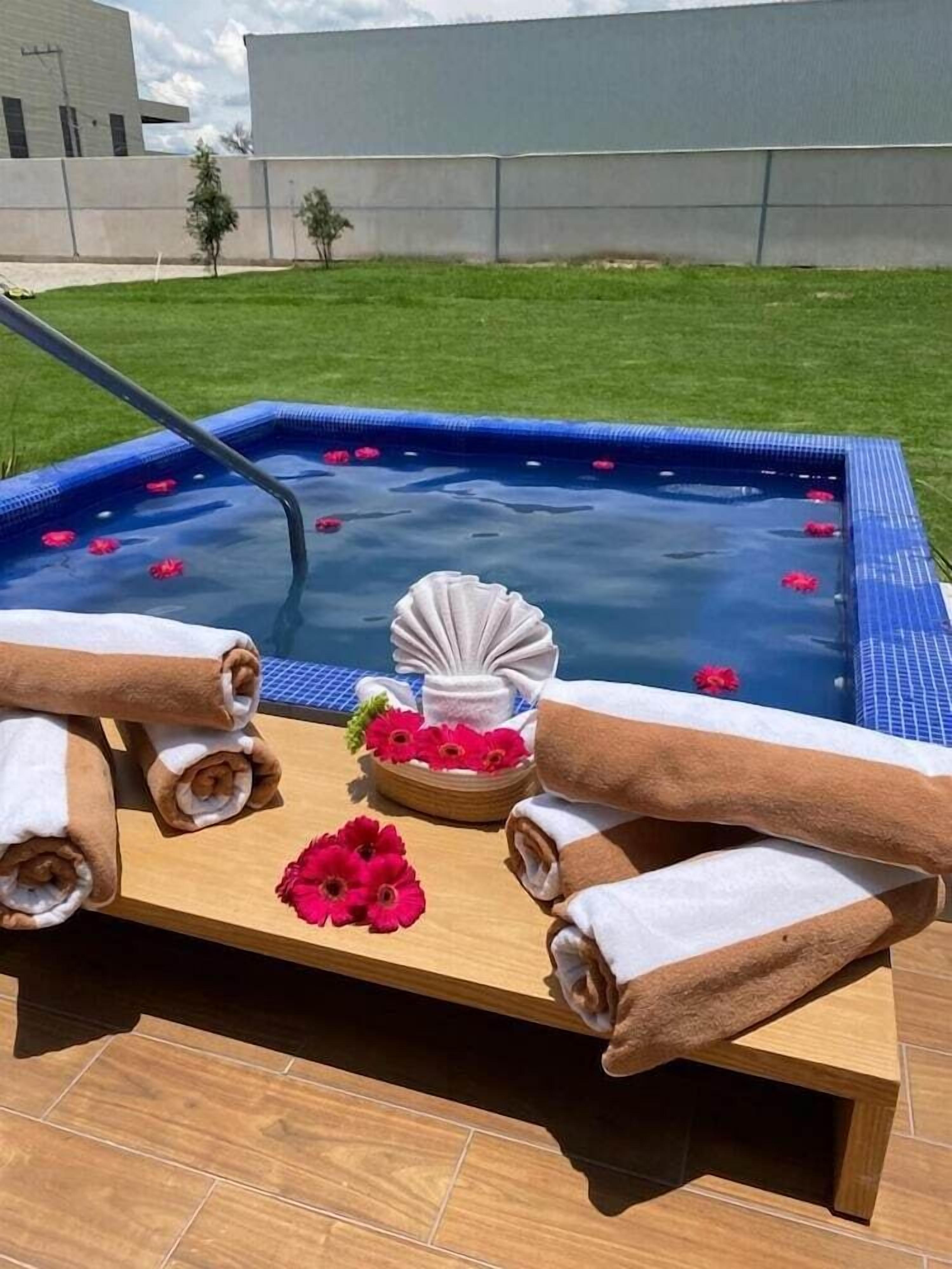 حمام سباحة