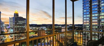 Downtown ATL Private Luxury Sparkling Penthouse-FREE PARKING-Walk to Everything!