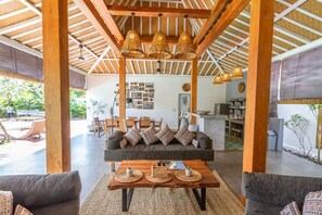 Living area - Rent Your 5 Star Private Villa in Seminyak, Bali Villa 1153 (Bali)