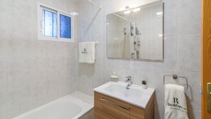 Combined shower/bathtub