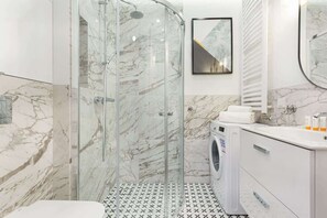 Shower, hair dryer, towels