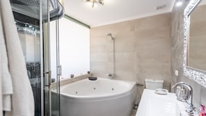 Combined shower/bathtub, hair dryer - Casa Alex Nerja by Ruralidays (Málaga)