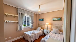 3 bedrooms, iron/ironing board, travel crib, WiFi - Casa Alex Nerja by Ruralidays (Málaga)