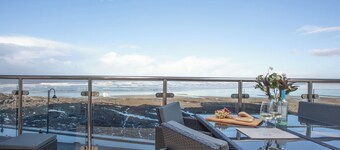 Ocean Serenity, Horizon View