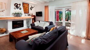 TV, fireplace, DVD player, stereo - Countryhouse La Niña Chole Cártama by Ruralidays (Málaga)