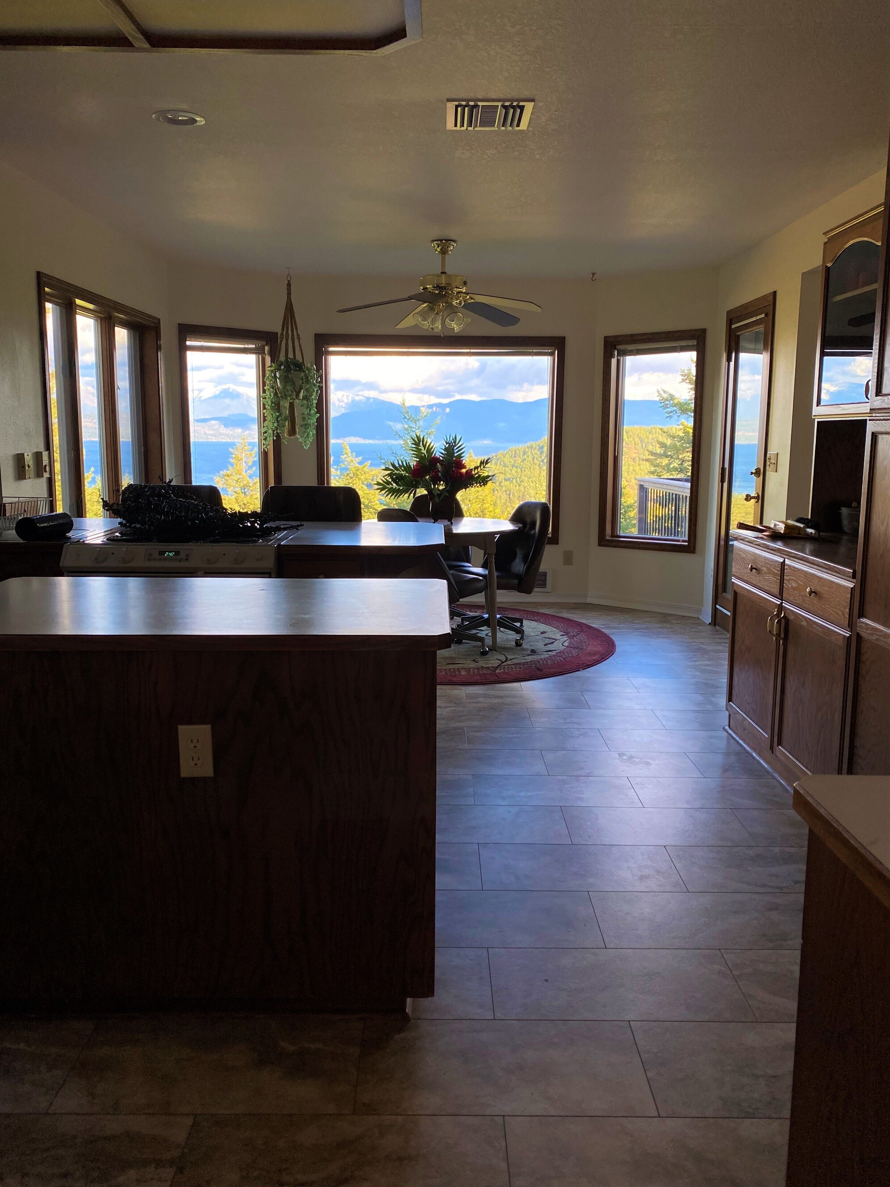 Captivating Flathead Lake Views 6 bd 3.5 bath