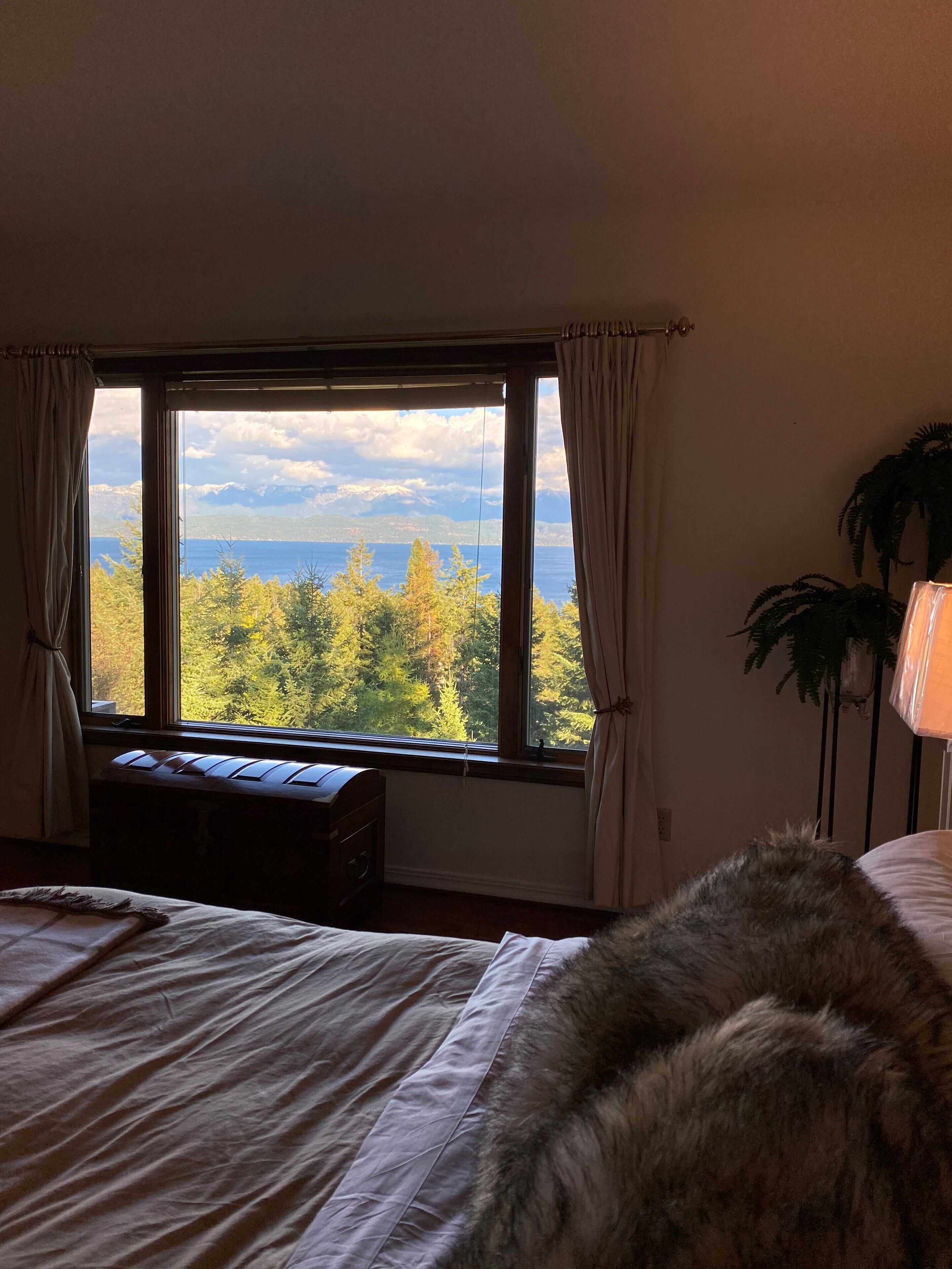 6 habitaciones, tabla de planchar con plancha y cuna de viaje 