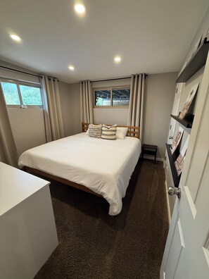 4 Schlafzimmer, Schreibtisch, Bügeleisen/Bügelbrett, Reisekinderbett