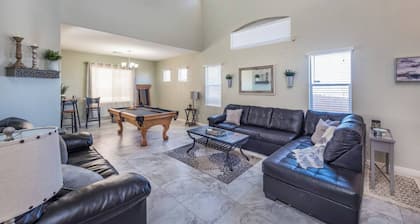 777Rentals - 4BRs/3BA - Wet and Wild Convenience