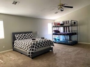 4 bedrooms, iron/ironing board, free WiFi, bed sheets - 777Rentals - 4BRs/3BA - Wet and Wild Convenience (Las Vegas)