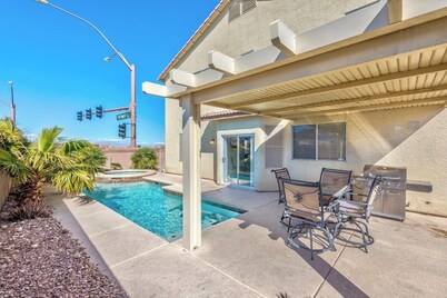 777Rentals - 4BRs/3BA - Wet and Wild Convenience