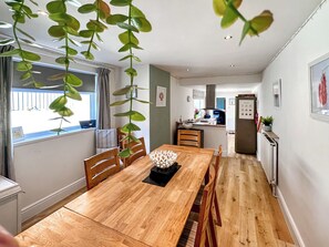 Dining - 4 bedroom accommodation in Filey (Filey)