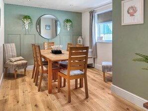 Dining - 4 bedroom accommodation in Filey (Filey)