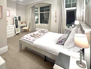 4 bedrooms, free WiFi, bed sheets
