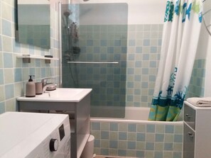 Dusche, Handtücher, Seife, Shampoo