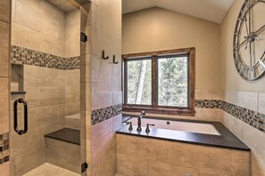 Free toiletries, hair dryer - Walk to Lift: Luxe Villa w/ Hot Tub in Copper Mtn (Copper Mountain)