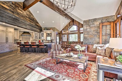 Walk to Lift: Luxe Villa w/ Hot Tub in Copper Mtn